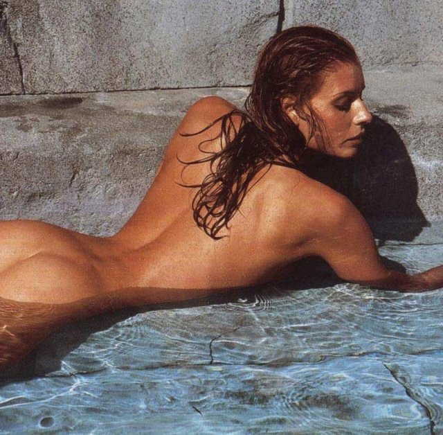 Модель Playboy сексуальная любовь, позирует голой в эротичных позах