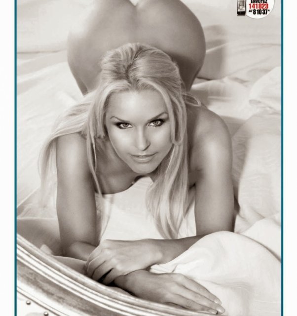 Порно журнал с голой грудастой блондинкой, думающей о сексе