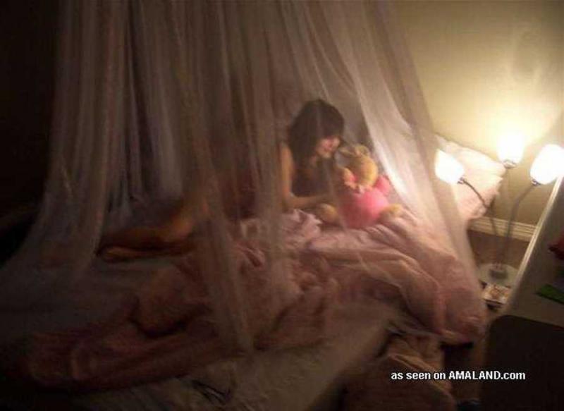 Казашка в ночнушке на домашних порно фото